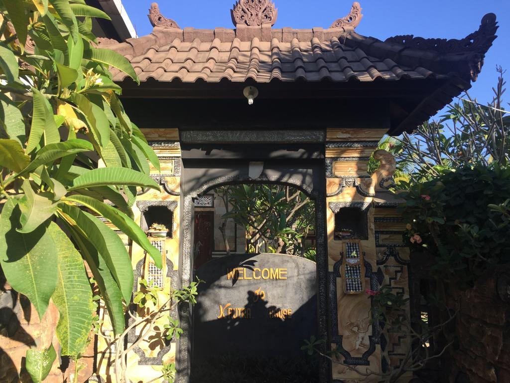 Kputra Homestay Amed Esterno foto