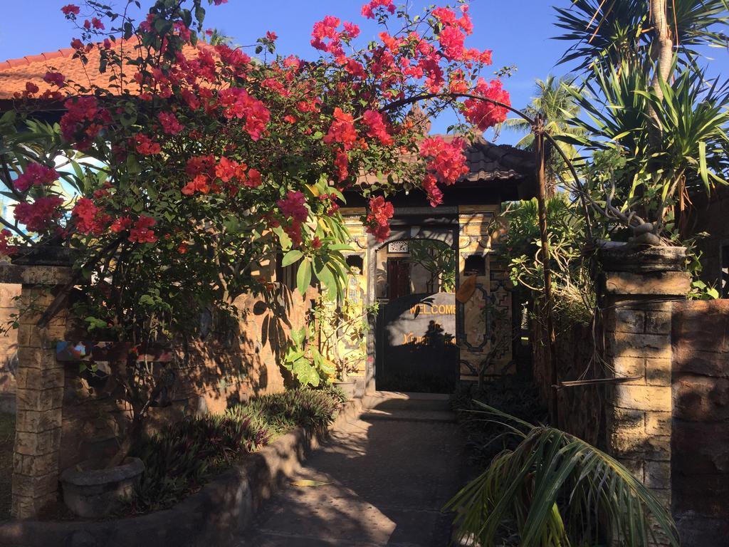 Kputra Homestay Amed Esterno foto